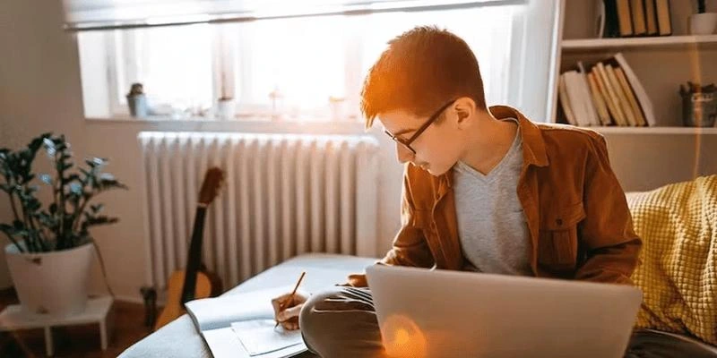 Poursuite d’Études : Que faire après un BTS ESF ?